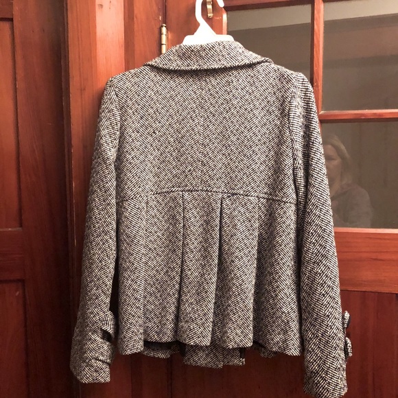 feminine black and white tweeded jacket - Picture 2 of 5